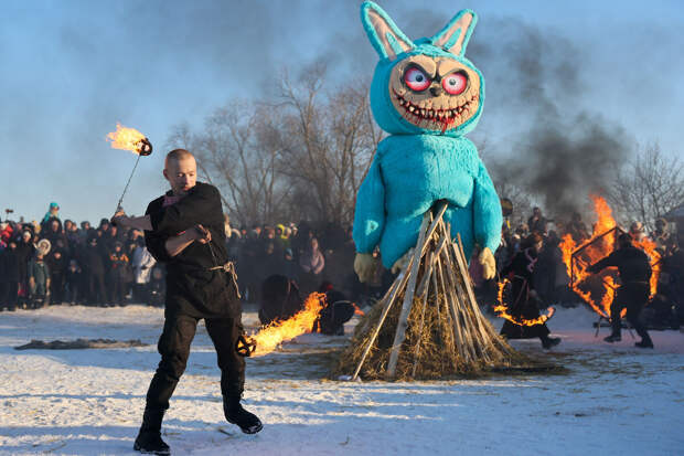 РПЦ: сжигание чучела Масленицы для развлечения не несет духовную угрозу
