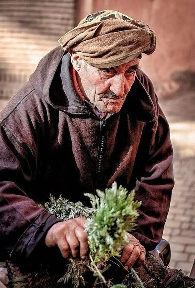 Мик Райан сфотографировал мужчину на улице Марракеша (категория "Портфолио") National Geographic Traveller 2019, конкурс, мир, путешествие, финалист, фотограф, фотография, фотомир