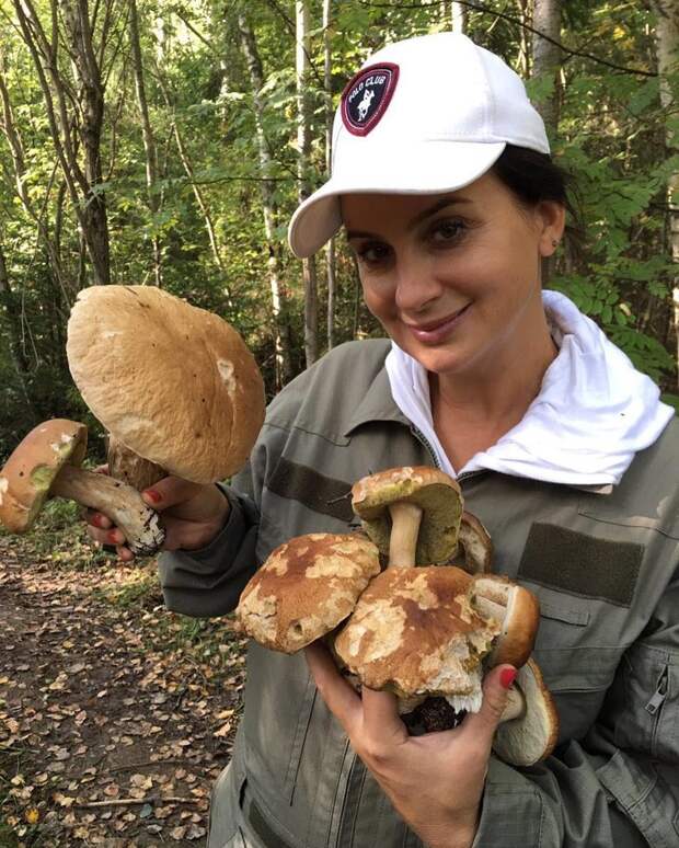 Актриса Екатерина Стриженова: "Удовольствие зашкаливает, когда собираешь грибы в лесу на берегу Волги" грибы, знаменитости, лес, осень