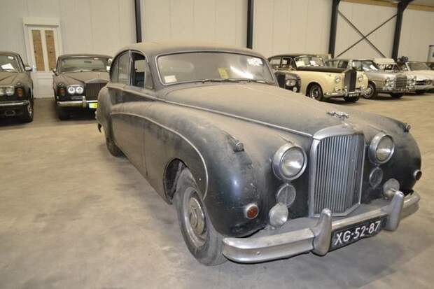В чьей-то бывшей коллекции нашлось место и для Jaguar MK8. Это люксовый автомобиль в линейке Mark, который выпускался в 1956-1958 годах. Всего было произведено немногим более 6000 таких машин. авто, автоаукцион, автомобили, аукцион, найдено на ebay, находка, олдтаймер, ретро авто