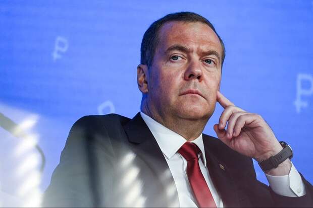 Медведев: 190 тысяч человек заключили контракты с МО РФ в 2024 году