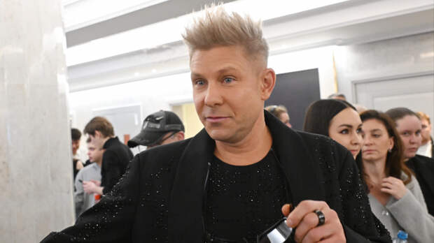 «Получаю гневные сообщения»: Митя Фомин уволил директора после отмены концертов