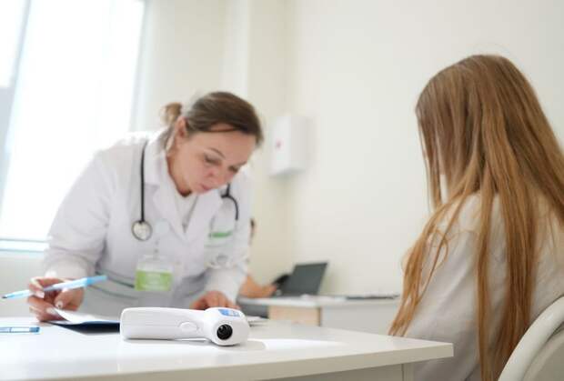 Юрист Бондаренко: работники могут уйти на больничный даже после увольнения