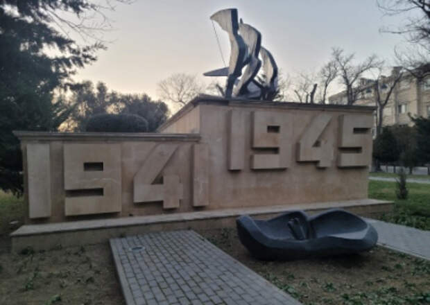 Азербайджан разрушил 25 памятников героев ВОВ и другим деятелям в Нагорном Карабахе Азербайджан разрушил 25 памятников героев ВОВ и другим деятелям в Нагорном Карабахе