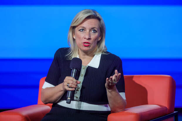 Захарова ответила на новые санкции Запада эмодзи скунса