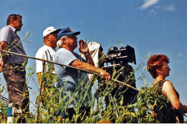Фото 9 На съемочной площадке в центре кинорежиссер Панин.jpg