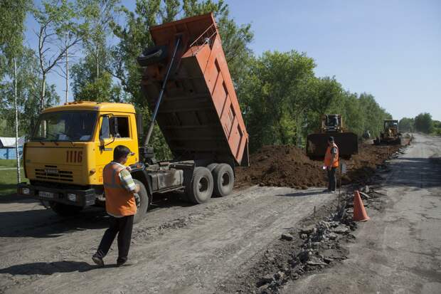 В Запорожской области начали ремонт дороги на Крым