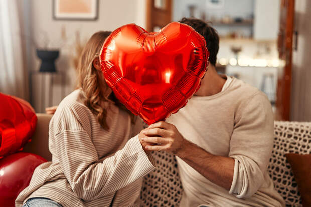 Психолог Наумова призвала не заставлять партнера праздновать 14 февраля