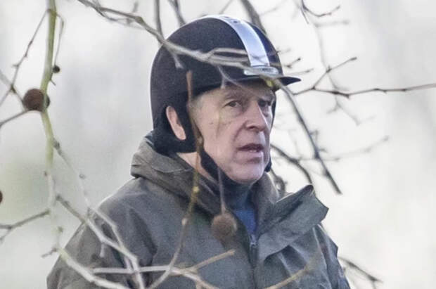 BBC: экс-принц Эндрю остается в очереди на престол Британии после ареста