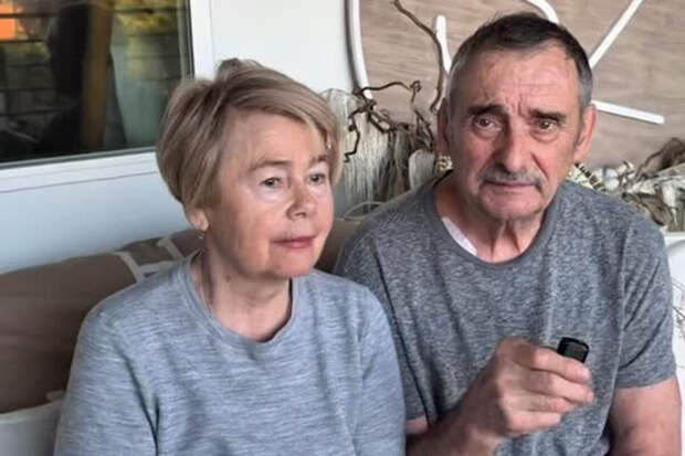 Певица Саша Зверева рассказала, что увезла своих родителей из России в США