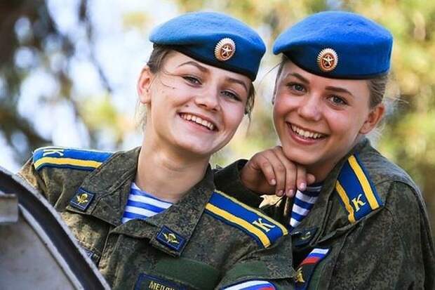Очаровательные курсантки Рязанского высшего воздушно-десантного командного училища (12 фото)