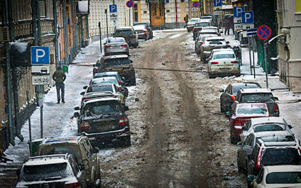 Власти Москвы все же запретят парковку во дворах в скором времени