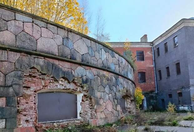 В Кронштадте за 469 млн можно купить исторические казармы