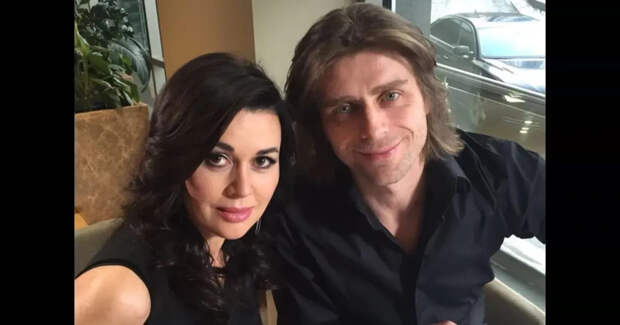 "До конца жизни будет одинок". В сети критикуют пиар-директора покойной Анастасии Заворотнюк, которая высказалась о личной жизни Петра Чернышёва