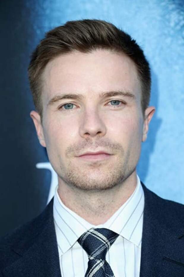 Joe Dempsie Attends Game of Thrones Premiere