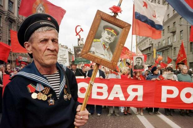 Почему в СССР День Победы стали отмечать только 17 лет спустя
