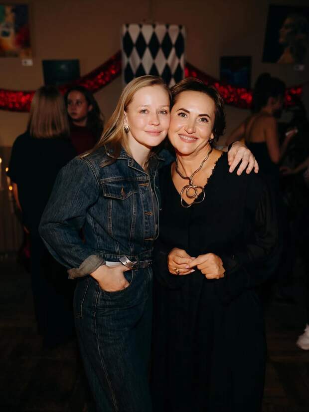 Анна и Юлия Пересильд поздравили Ваню Дмитриенко с днём рождения