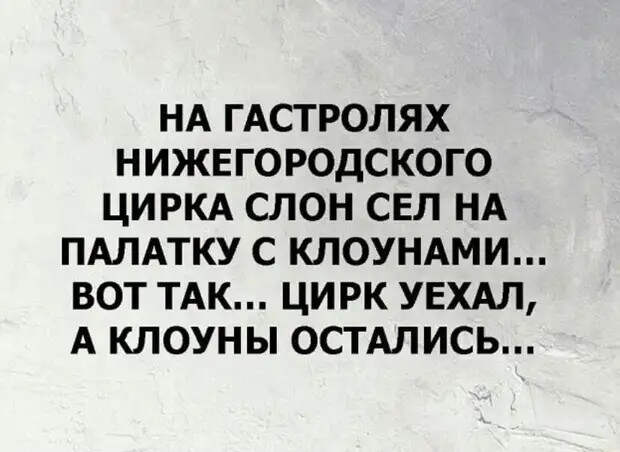 Старый еврей сидит на крылечке и умиленно наблюдает за внучком, играющим во дворе...