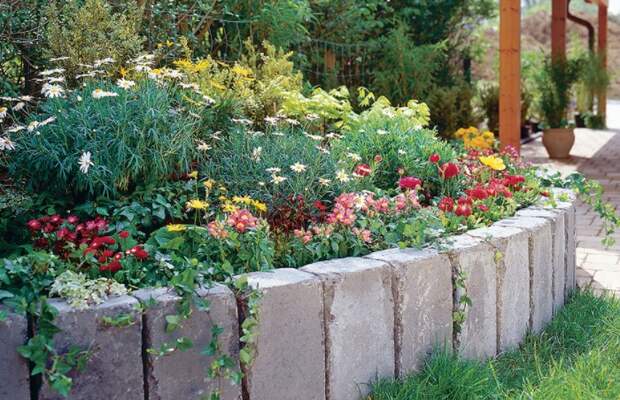 Безусловно, не получится защитить цветы на 100%, но вы точно сократите количество разрастающихся захватчиков / Фото: selbst.de