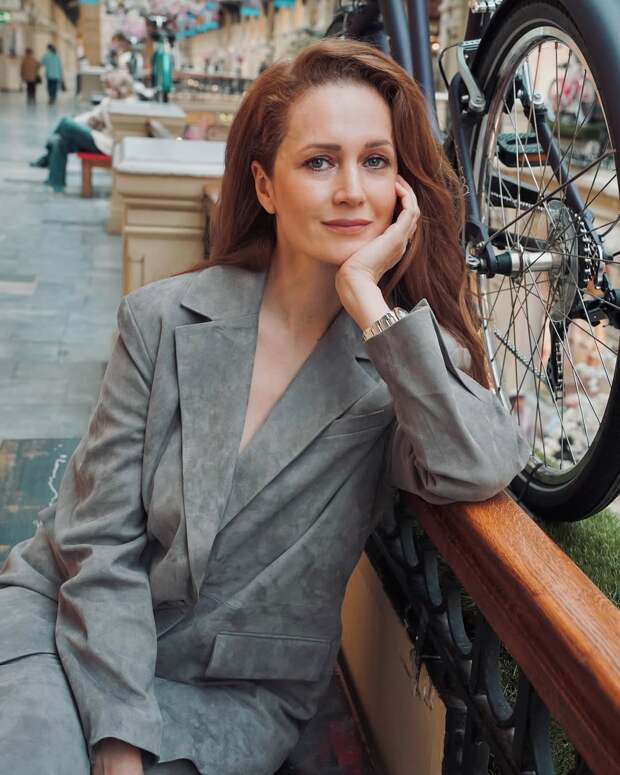 "Куклы" в обменниках и пустые театры: Виктория Исакова рассказала о жизни в 90-е