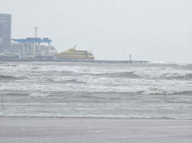 Мощь стихии! Тягун в портах, трехэтажные волны, смытые пляжи: красиво, страшно, разрушительно