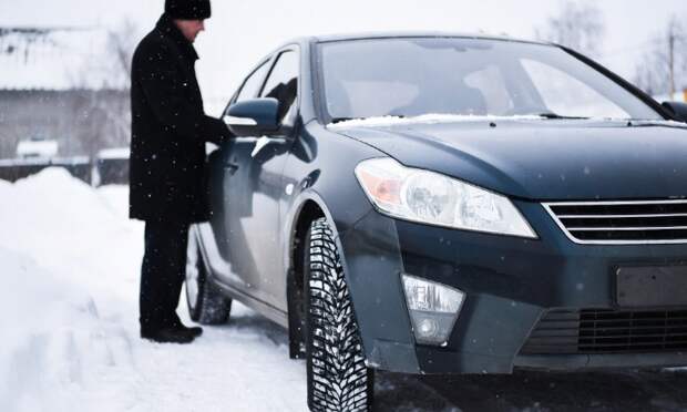 Эксперт объяснил, выпишут ли штраф за зимние нешипованные шины