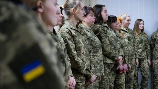 Украинских пани активно зазывают на добровольную службу в ВСУ, пока без мобилизации