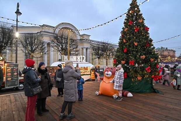 Петербуржцев пригласили посетить рождественскую ярмарку на площадях