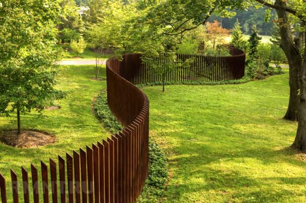 Как сделать красивый и функциональный забор на своем участке. 15 идей
