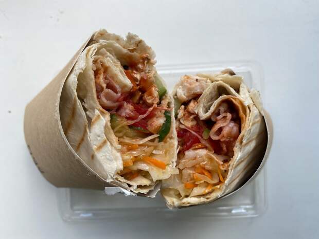 Поели за вас: кислая солянка и очень большая шаурма от паба "Биржа"