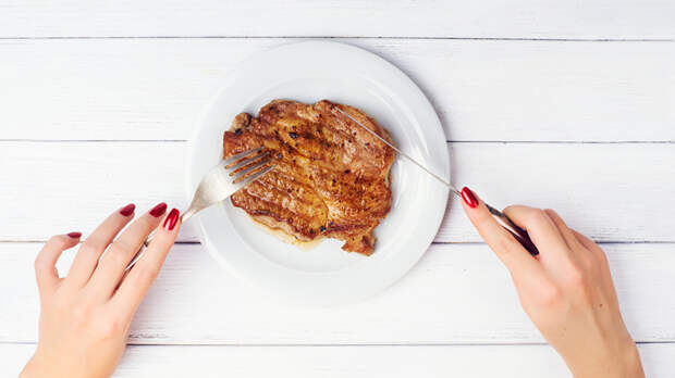 Ученые выяснили, почему человека так тянет к жирной еде