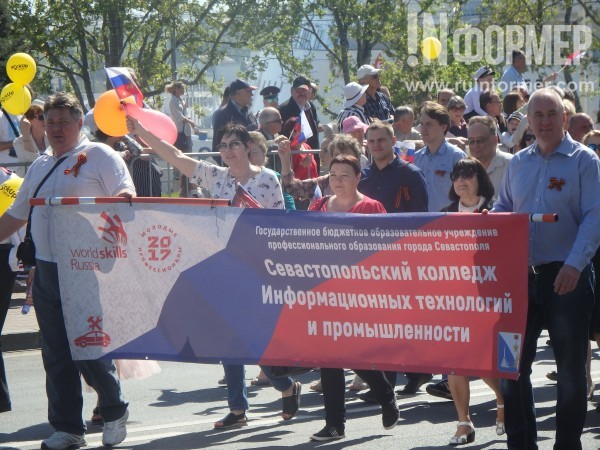 Первомайская демонстрация в Севастополе прошла без политических лозунгов