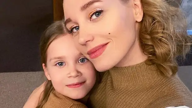 «Меня эмоционально сломали»: 8-летняя дочь Асмус пошла против матери