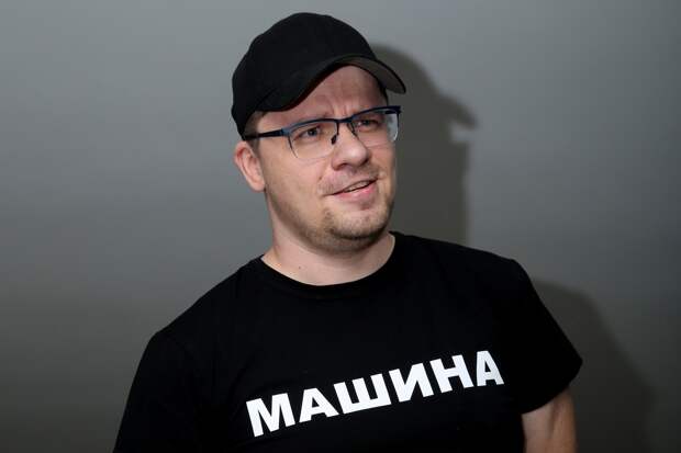 Харламов поделился фото новой девушки