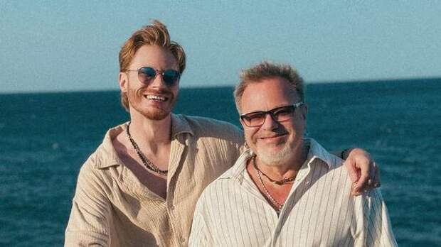 Появилось фото Никиты Преснякова с отцом и дедом — внук Пугачевой не остался в стороне в важный день