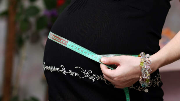 Смертельно опасный тренд: почему женщины все чаще выбирают рожать дома