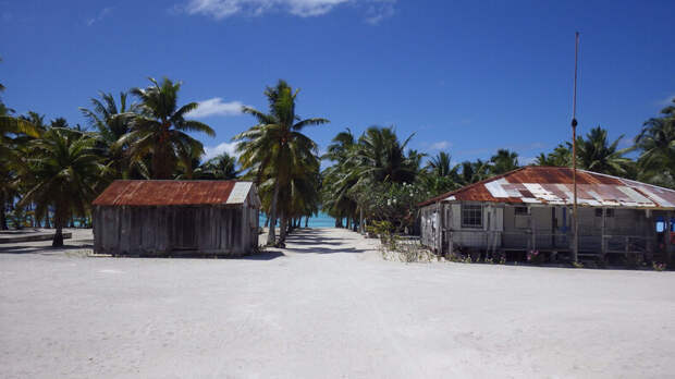 Самый удаленный остров на планете, где живут потомки одного человека (фото максимально труднодоступного места)