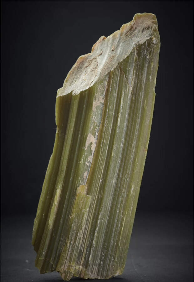 Здесь галерея - листайте. Асбесты во всех своих проявлениях: хризотил-асбесты, серпентин-асбесты и т.д.