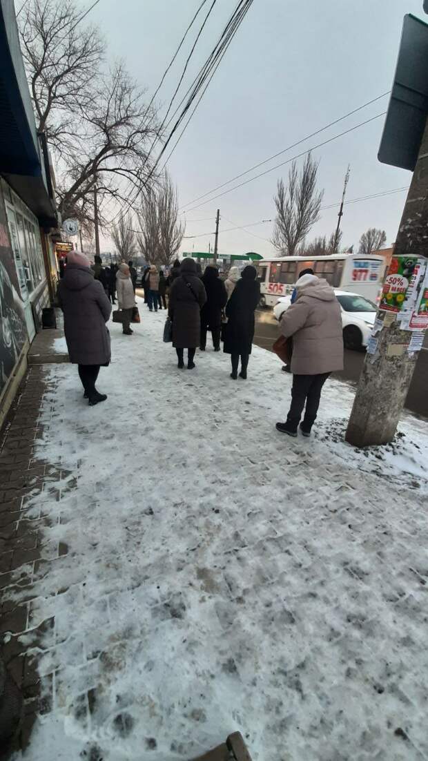Люди добрые, просто крик души! 😱Остановка "Майский рынок" на Будёновке сегодня