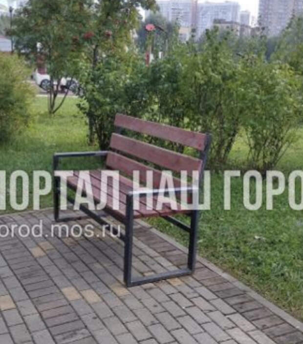 Лавочки в Куркине больше не будут «гулять» по парку