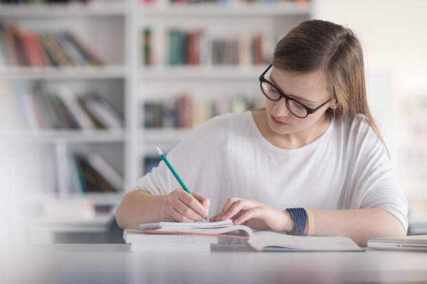 Эксперт Шульженко: для ученого отпуска нужно предоставить справку-вызов из вуза