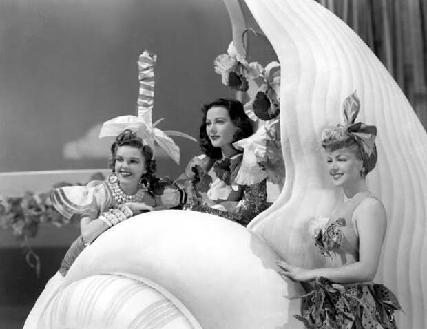 Обаятельные милашки старого Голливуда Джуди Гарланд, Хеди Ламарр и Лана Тернер на съемках «Девушки Зигфелда»