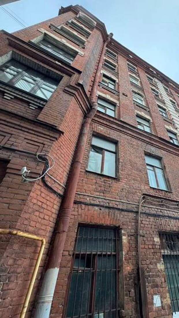 Прокуратура требует отремонтировать аварийный дом на Ремесленной в Петербурге
