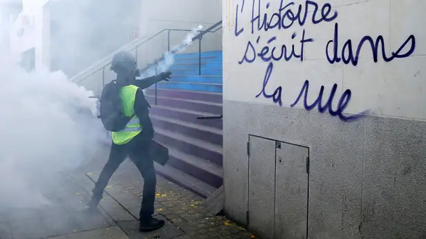 Акт XIV: протесты «жёлтых жилетов» во Франции