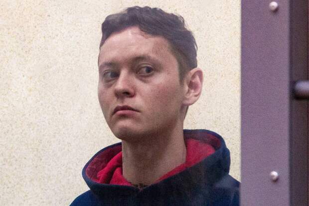 Сжегший российский паспорт Шарлот перешел на патриотические песни