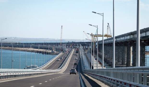Крымский мост стал любимым объектом нападок для украинских блогеров. Фото: www.globallookpress.com