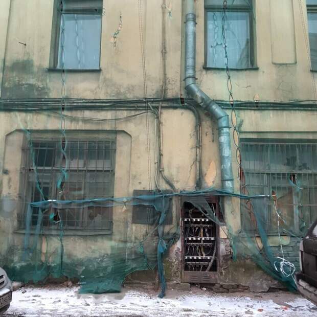 За отреставрированными фасадами тоже часто скрывается настоящая жизнь За отреставрированными фасадами тоже часто скрывается настоящая жизнь