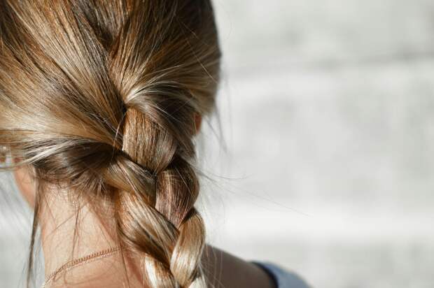 Петербуржцам рассказали из-за чего могут выпадать волосы и как с этим бороться