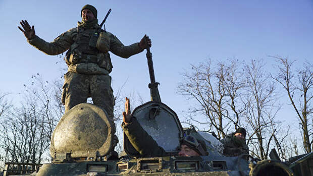 Украинские военнослужащие на БТР Украинские военнослужащие на БТР