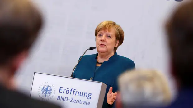 Меркель назвала фейковые новости угрозой безопасности